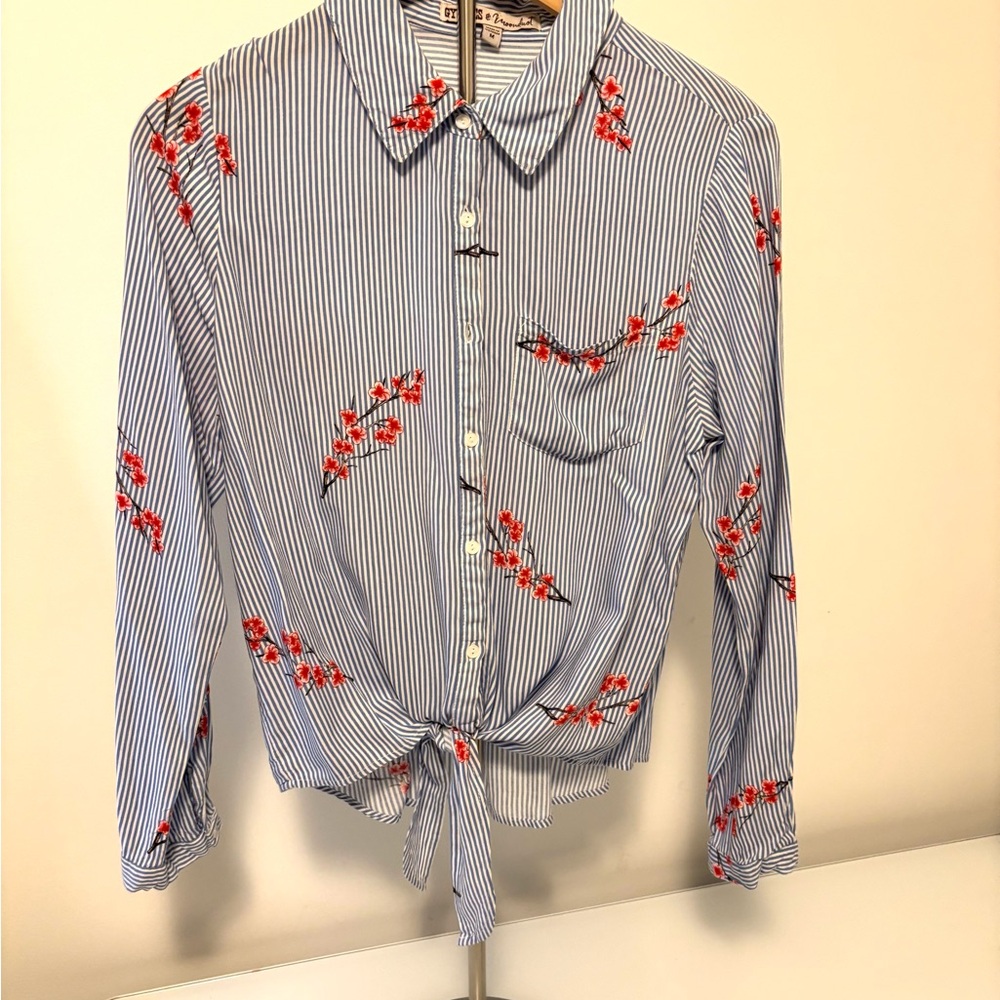 Gypsies & Moondust Women’s Size Med Blue Striped Shirt with Red Floral Accents